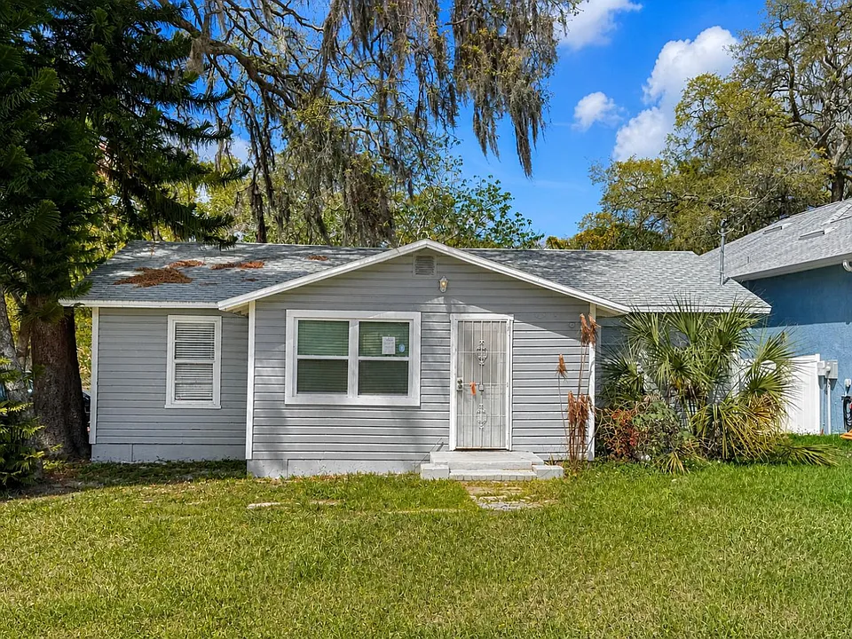 8702 El Portal Dr
