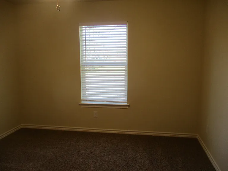 1718 NW Dallas St — Photo 15