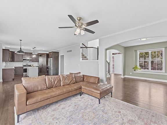 4th image of 14096 S Landon St