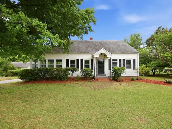 203 Vernon St, Broadway, NC 27505