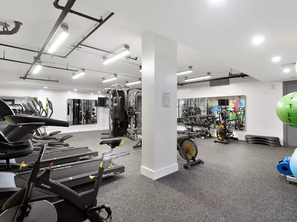 3707 Blackstone Avenue image 26 of 35