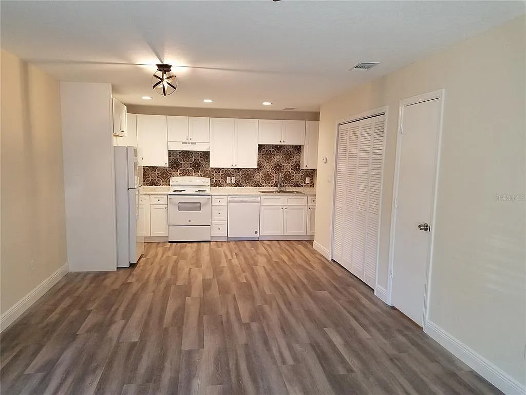3 bed, 2.5 bath, 1159 sqft, $1,750 — Photo 2