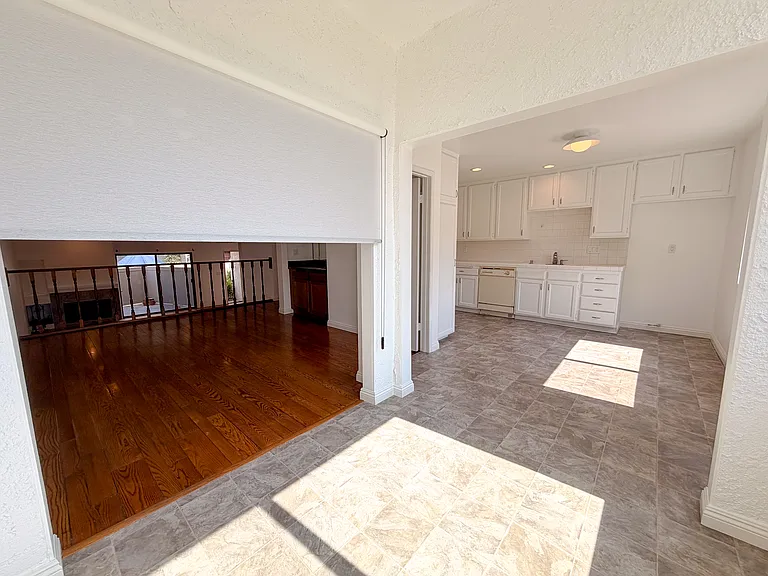 18242 Burbank Blvd #8 — Photo 14