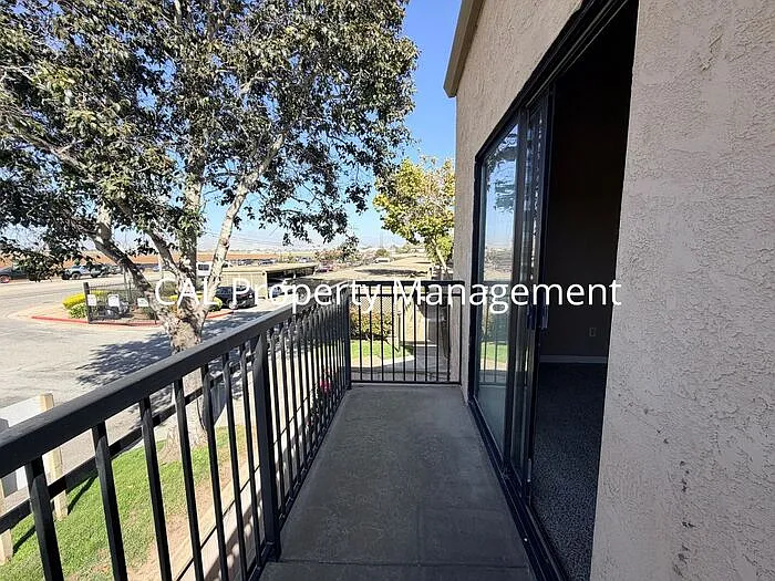 2440 N Main St #F — Photo 11