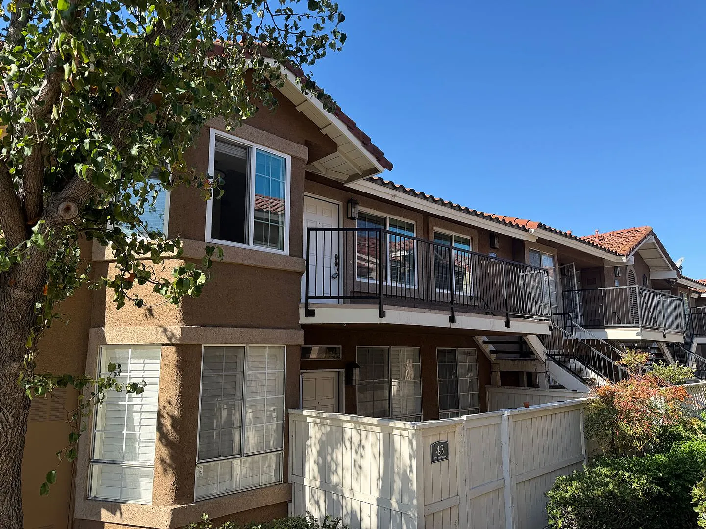 Remodeled Upstairs Condo in RSM — Photo 1