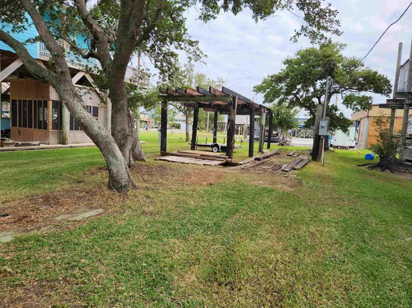 158 Iris Ln, Grand Isle, LA 70358