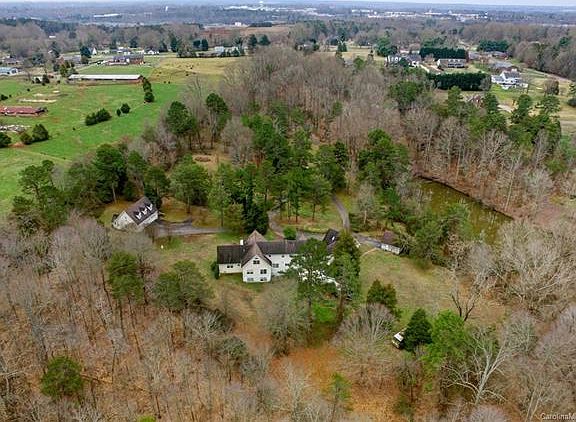 4th image of 130 Bluejay Way