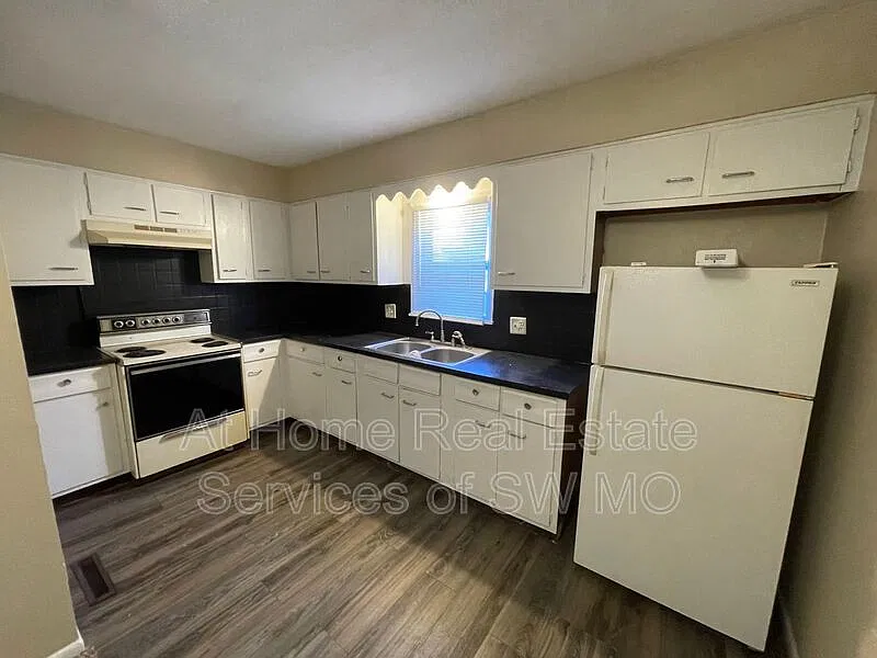 2 bed, 1.0 bath, $830 — Photo 1