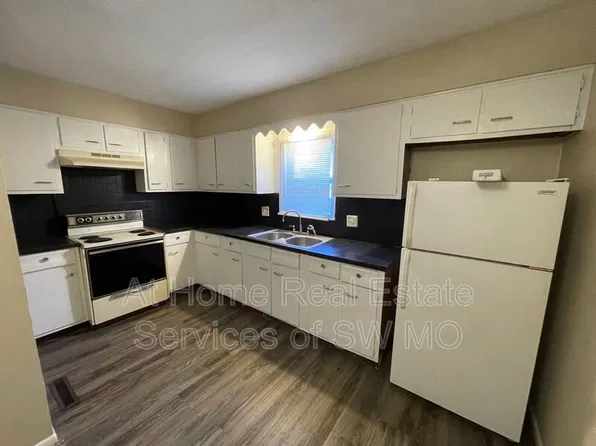 920 South Ave APT 1, Springfield, MO 65806