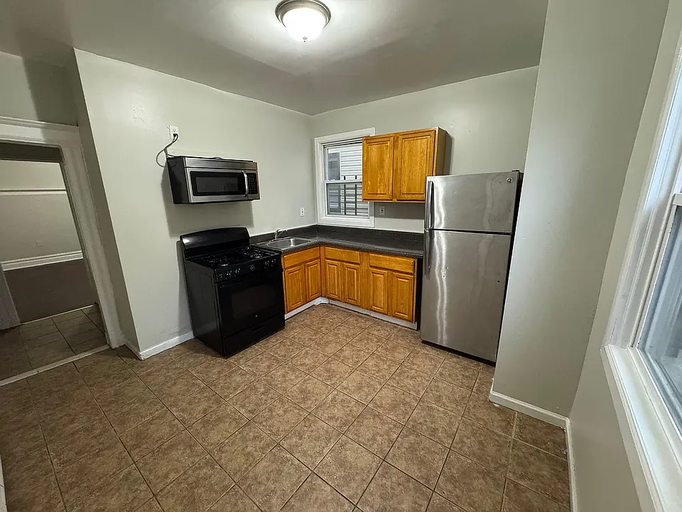 247 Amherst St #5D