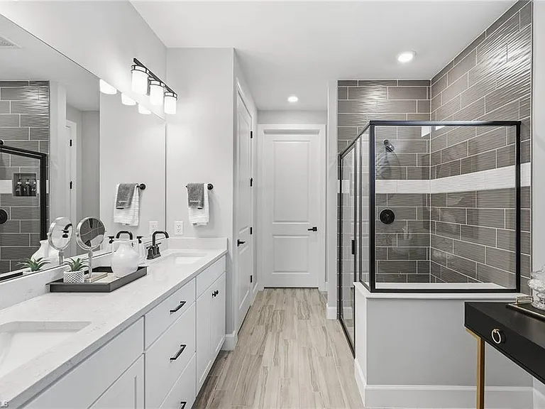 2738 Aviamar Cir — Photo 18
