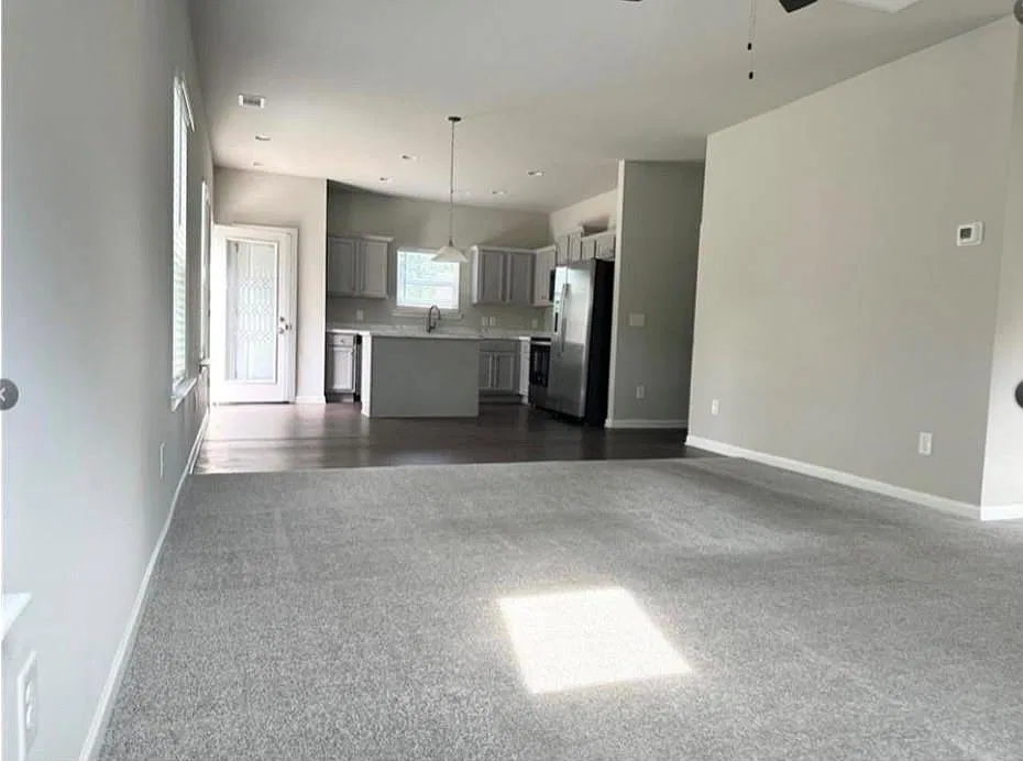 4 bed, 2.5 bath, 2100 sqft, $2,195 — Photo 3
