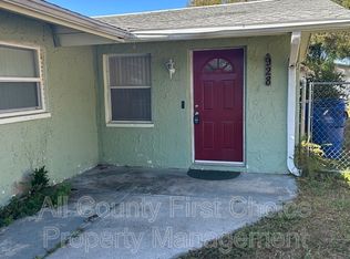 928 Lake Palms Dr, Largo, FL 33771