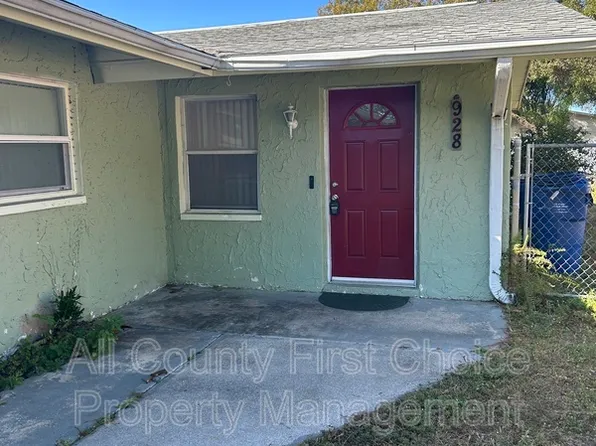 928 Lake Palms Dr, Largo, FL 33771