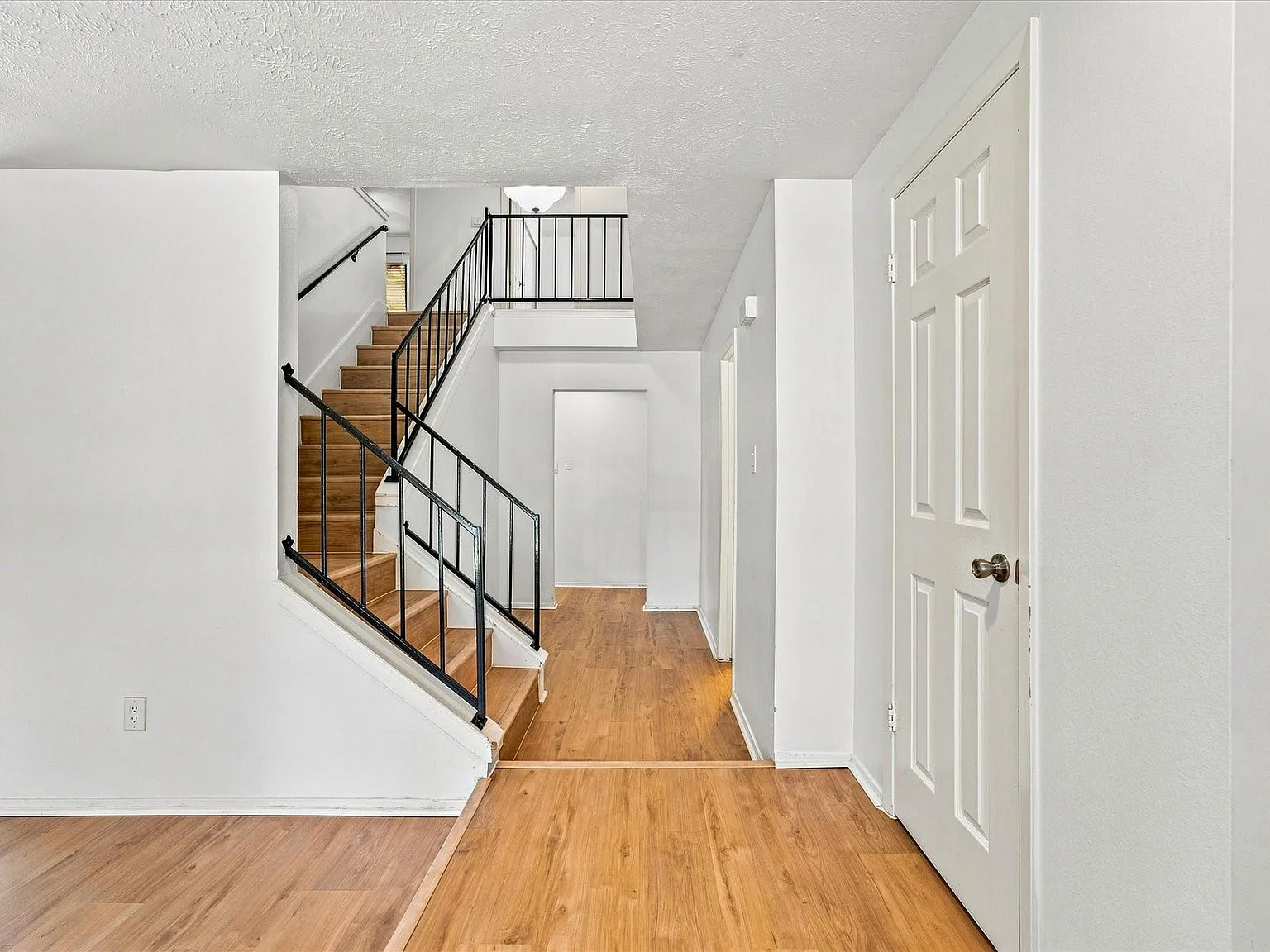 4 bed, 2.5 bath, 1880 sqft, $2,250 — Photo 3