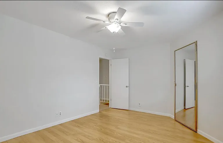 1070 Spring Valley Cmn — Photo 13