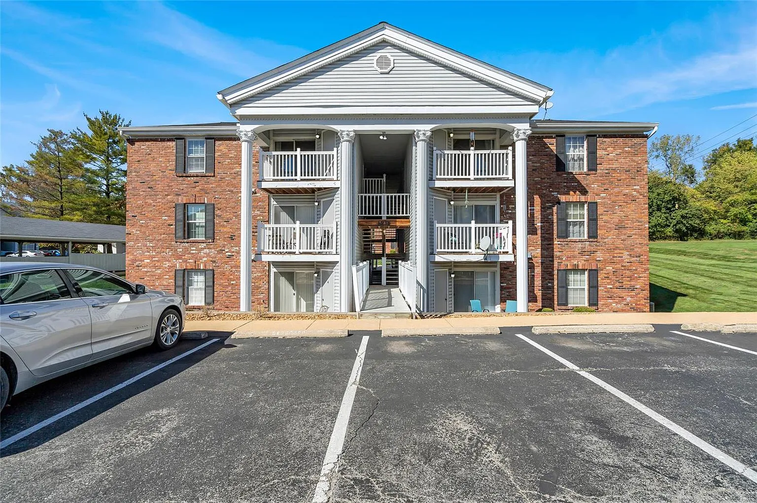 1936 Marine Terrace Dr APT K photo 1