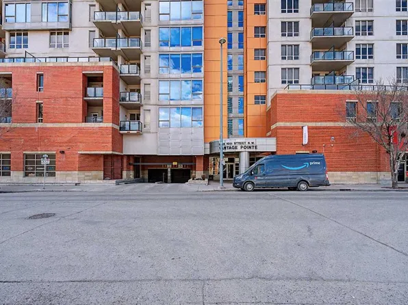 1053 E 10th St SW #801, Calgary, AB T2R 1S6