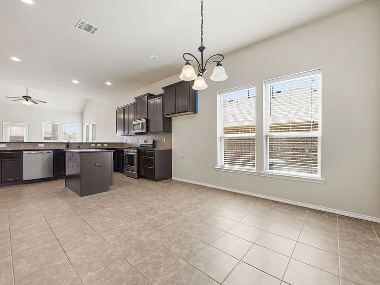 1445 Bateman Ln — Photo 10