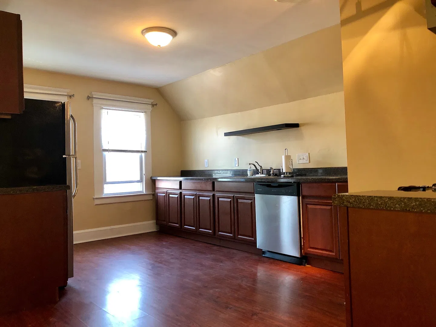 337 Winthrop — Photo 2
