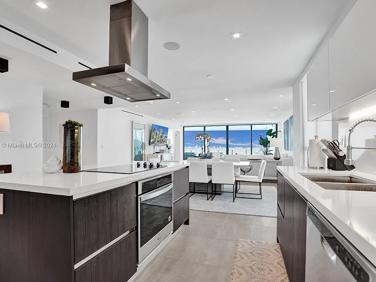 1930 Bay Dr #2 — Photo 32