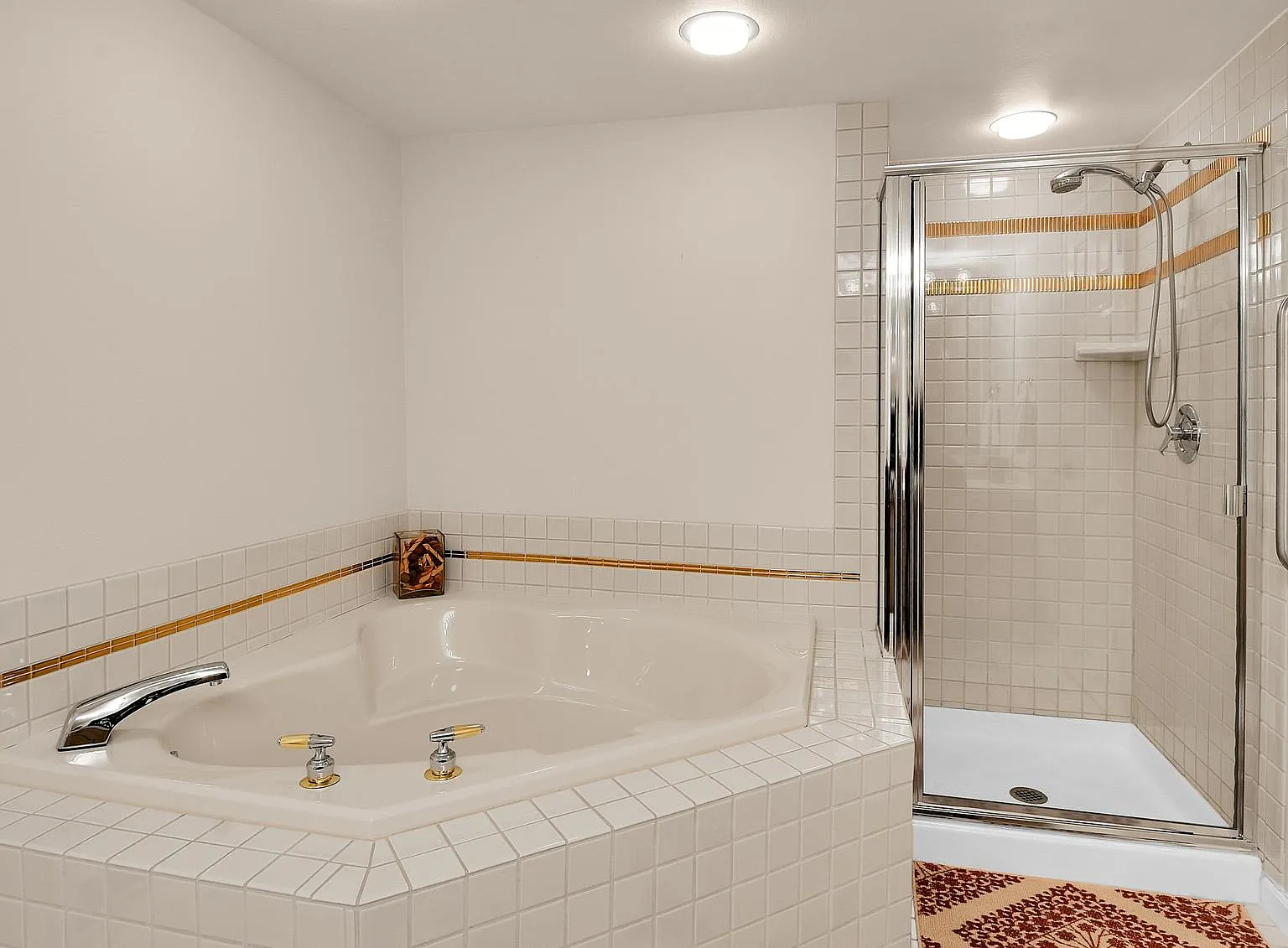 2 bed, 1102 sqft, $2,100 — Photo 2