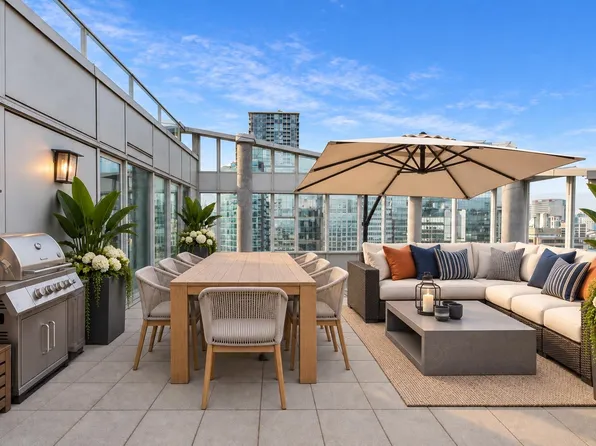 788 Hamilton St #2508, Vancouver, BC V6B 0E9