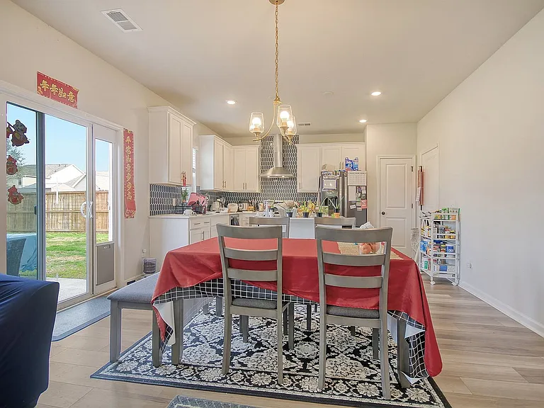 705 McRoy St — Photo 4