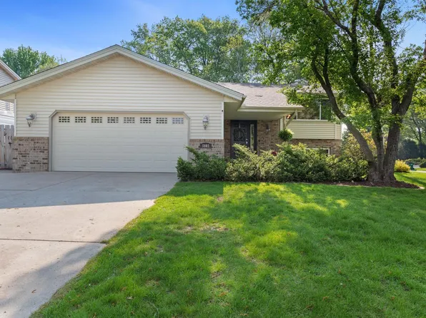 5902 Birchwood St, Shoreview, MN 55126