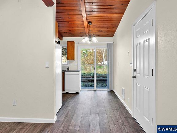 4th image of 2448-2450 SE Sherman St