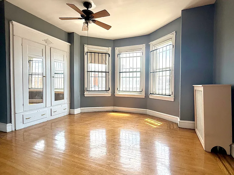 4010 N Franklin St — Photo 15
