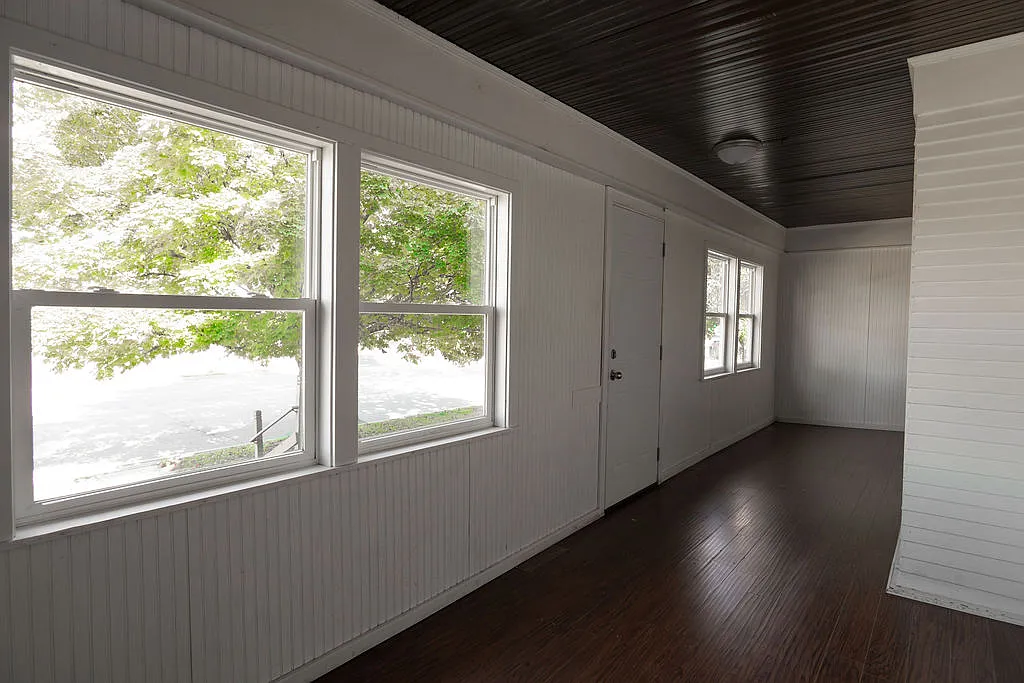 5 bed, 1610 sqft, $2,499 — Photo 3