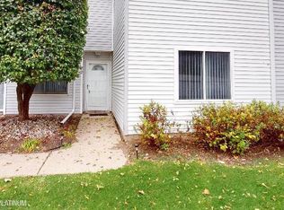 22 Rosepetal Ct, Mount Clemens, MI 48043