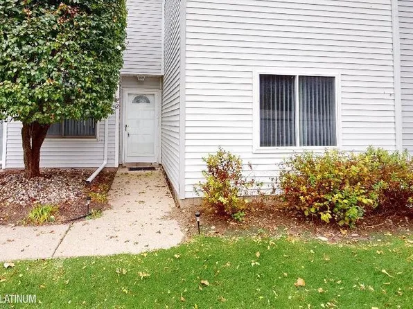 22 Rosepetal Ct, Mount Clemens, MI 48043