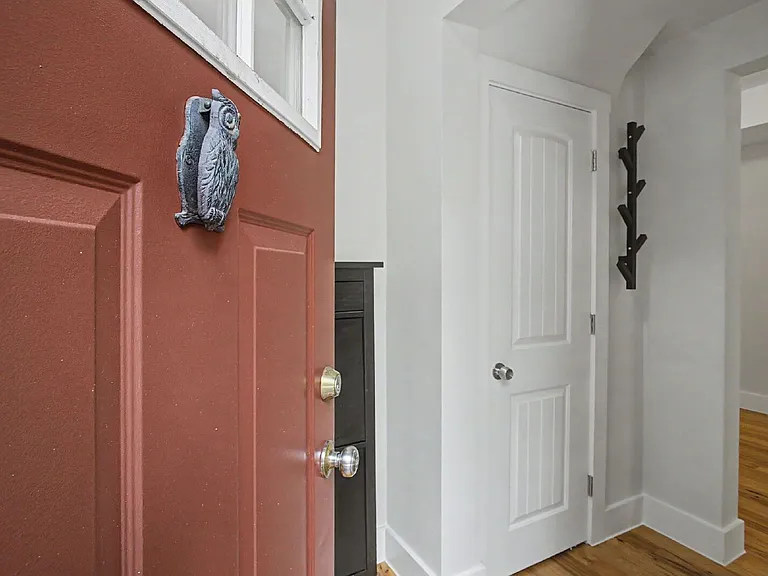 1230 N Logan St — Photo 12