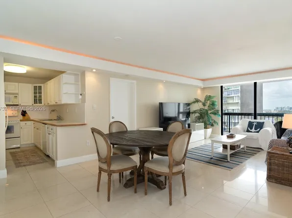 2333 Brickell Ave APT 1710, Miami, FL 33129