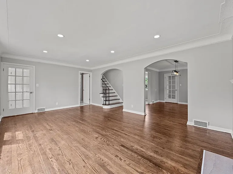 3601 Tullamore Rd — Photo 3