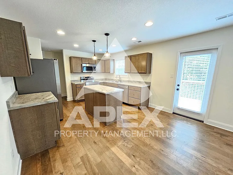8029 Poplar Grove Ln — Photo 5