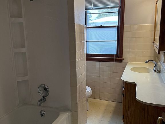 5th image of 795 Estes St #1