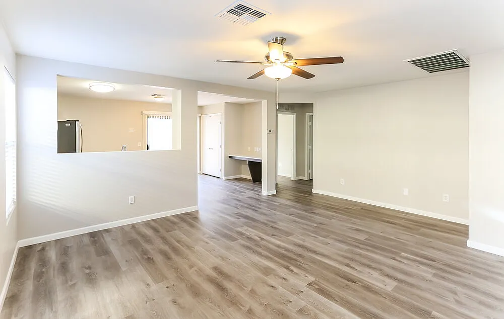 3 bed, 2.0 bath, 1327 sqft, $2,065 — Photo 4