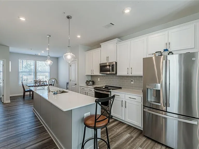 1205 Skylar Ln SE — Photo 8