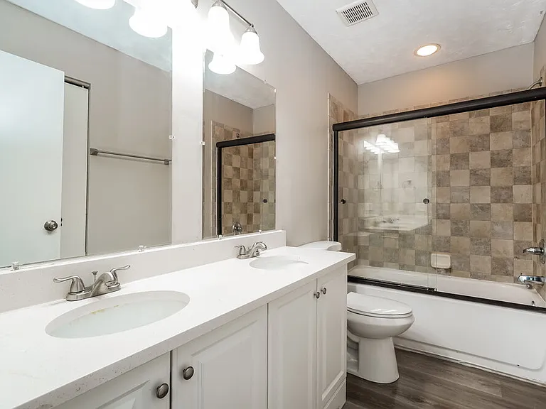 1127 Crestview St — Photo 16