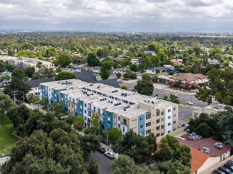 Oasis at Lake Encino — Photo 24