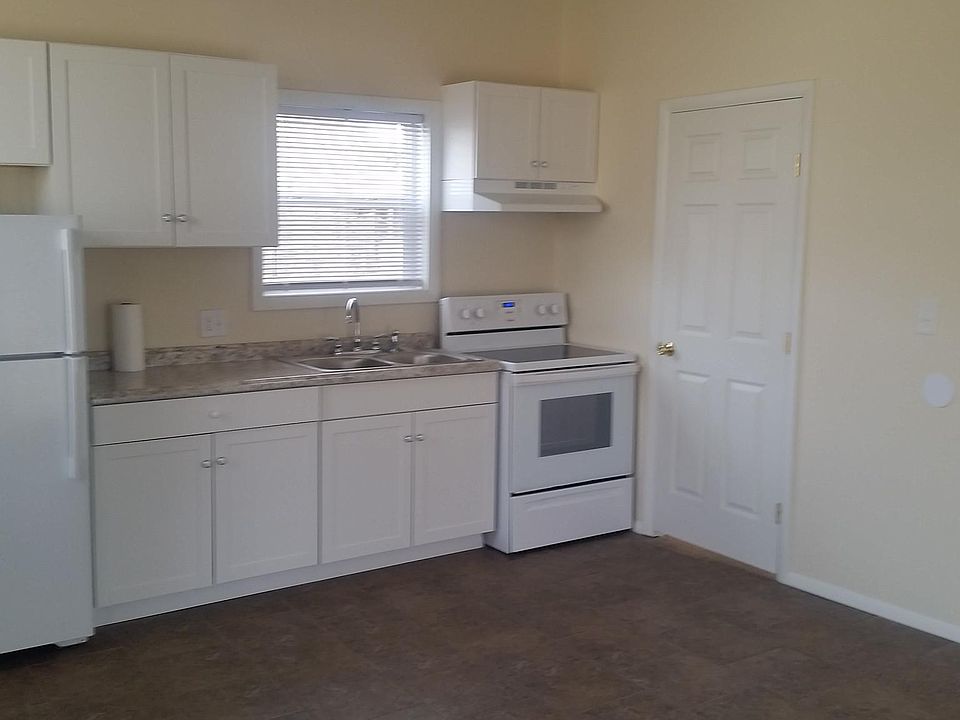 2nd image of 925 7th St APT C