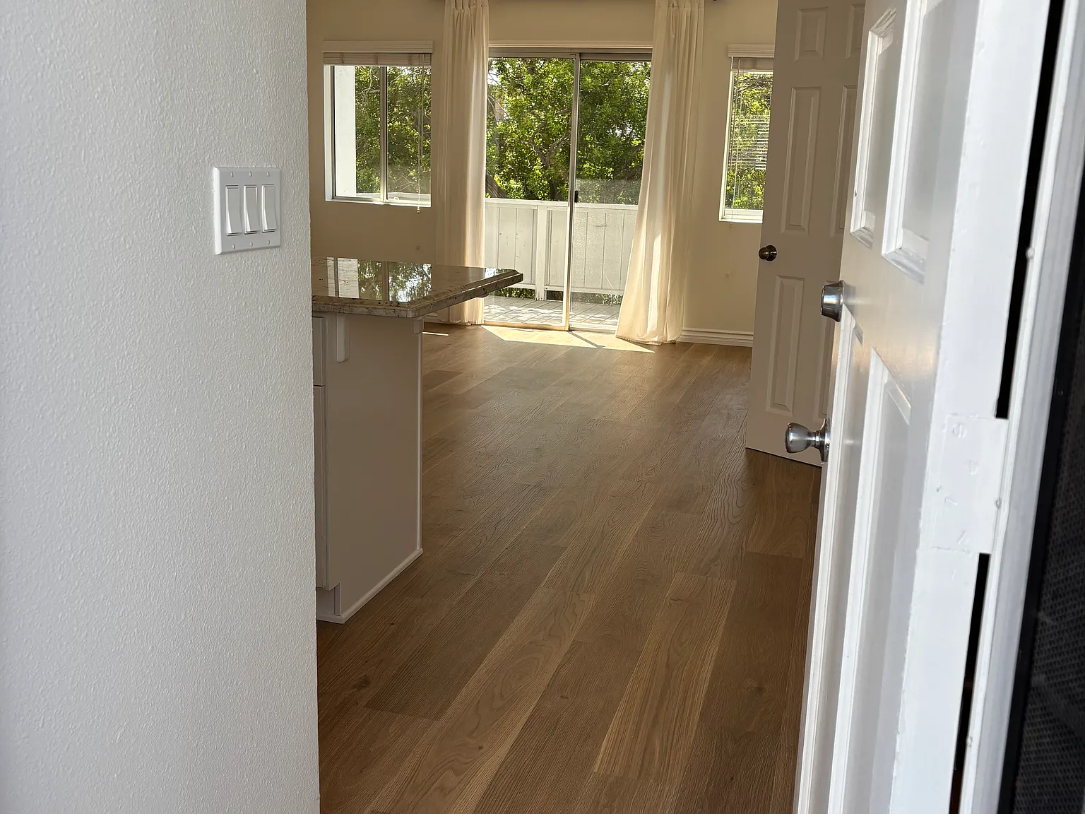 2 bed, 1.5 bath, 900 sqft, $3,995 — Photo 4