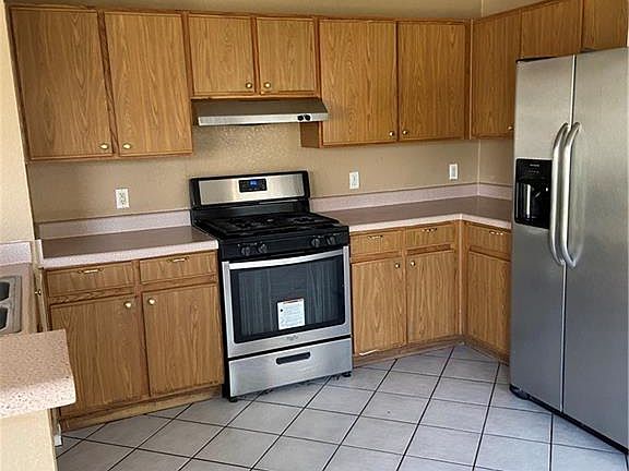 3rd image of 13922 Greinert Dr