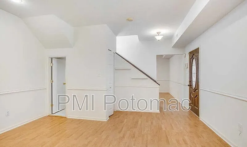 3 bed, 1.5 bath, 1383 sqft, $3,699 — Photo 4