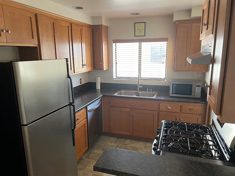 4370 Troost Ave #204 — Photo 10