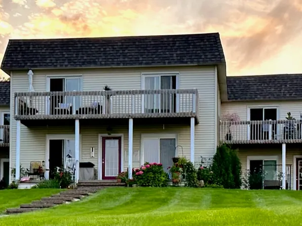 575 N Riverside Ave #8, Saint Clair, MI 48079