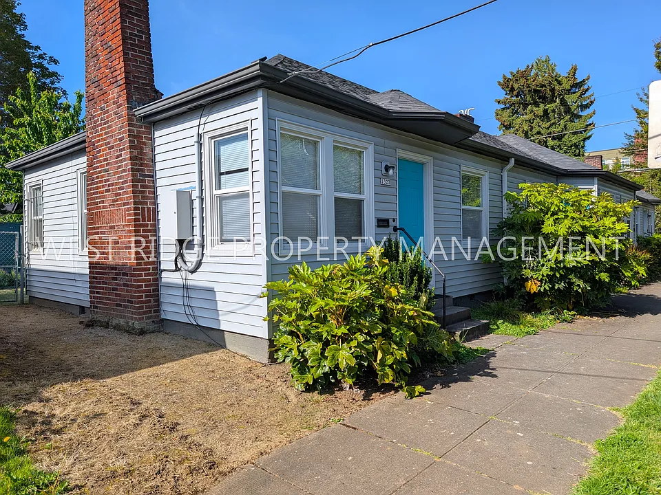 1322 N Emerson St #1322